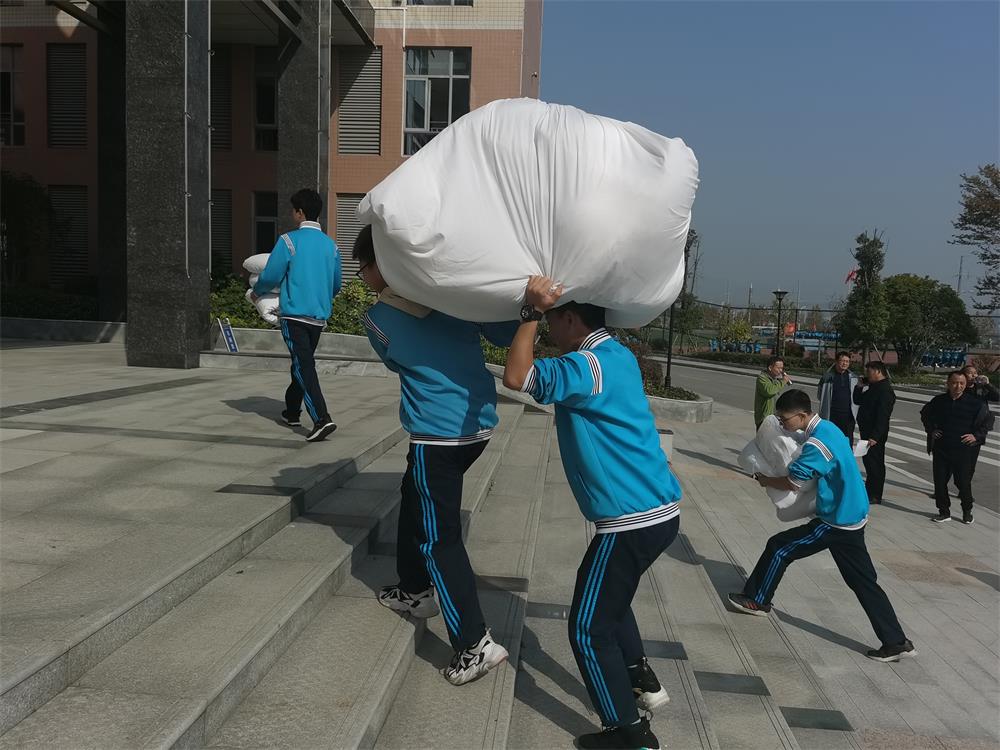         爱心积少成多，温情汇集成河，名巢酒店科技（湖北）有限公司聚集自己的微薄之力，共同托起了寒冬之中的一颗暖阳。(图4)